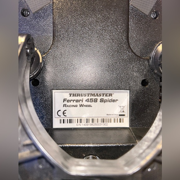 Thrustmaster Ferrari 458 Spider Racing Steering Wheel Pedals Xbox One - Picture 4 of 5